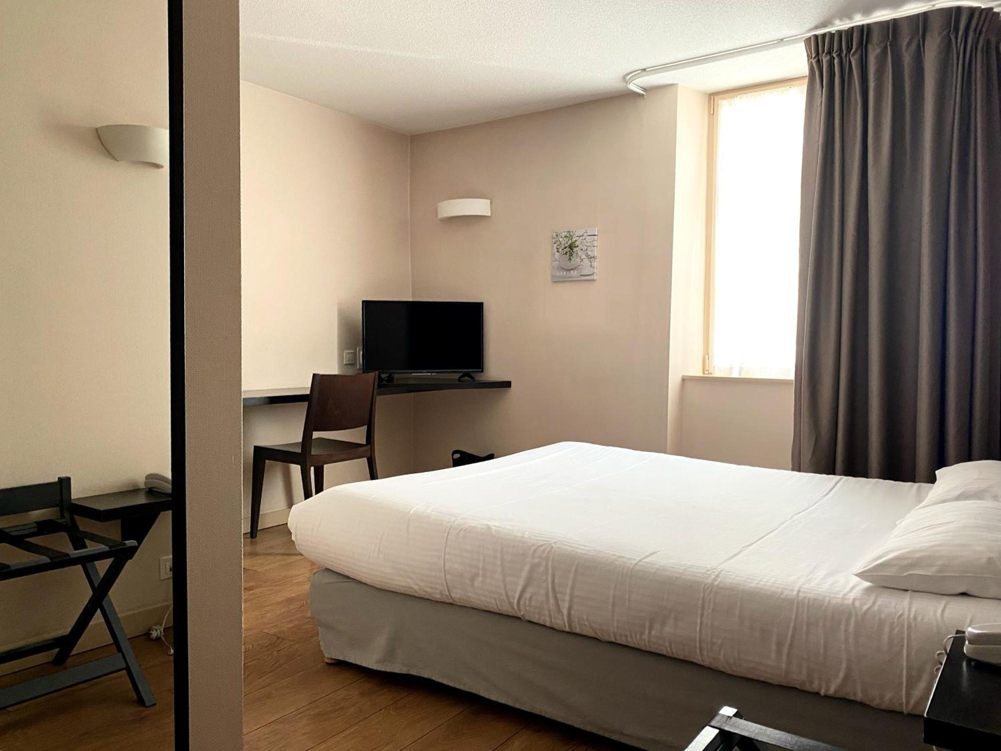 Logis Hotel Des Deux Forts Salins-les-Bains Bagian luar foto