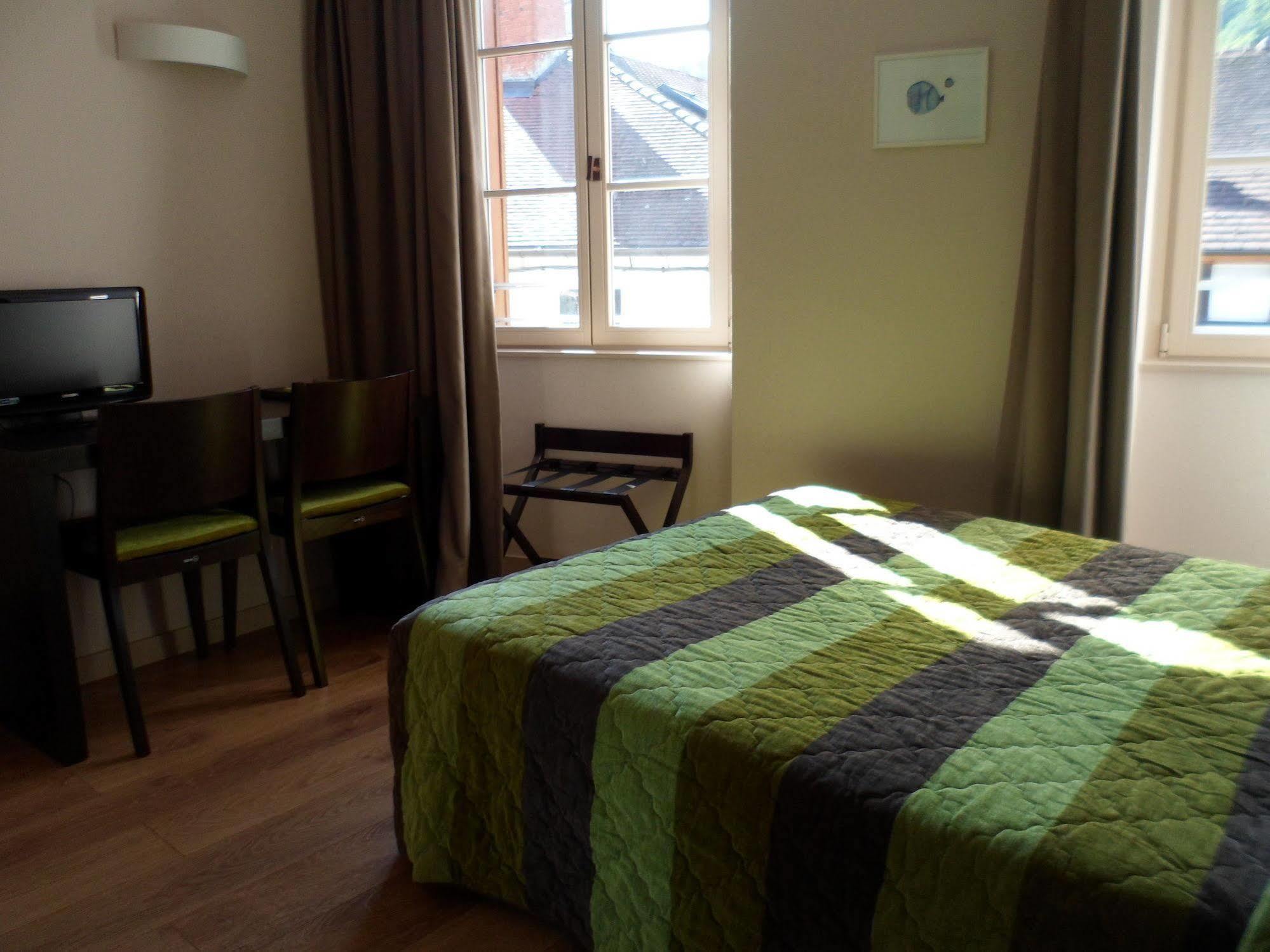 Logis Hotel Des Deux Forts Salins-les-Bains Bagian luar foto