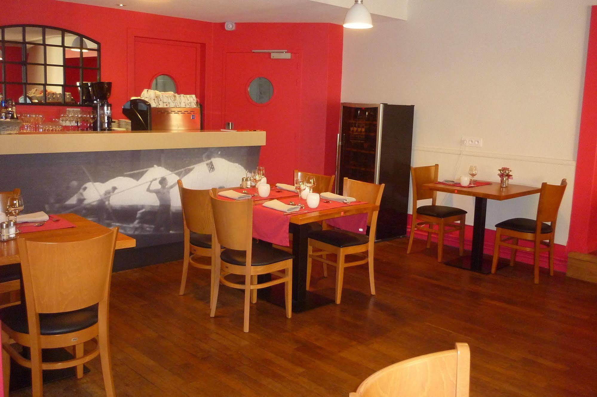 Logis Hotel Des Deux Forts Salins-les-Bains Bagian luar foto