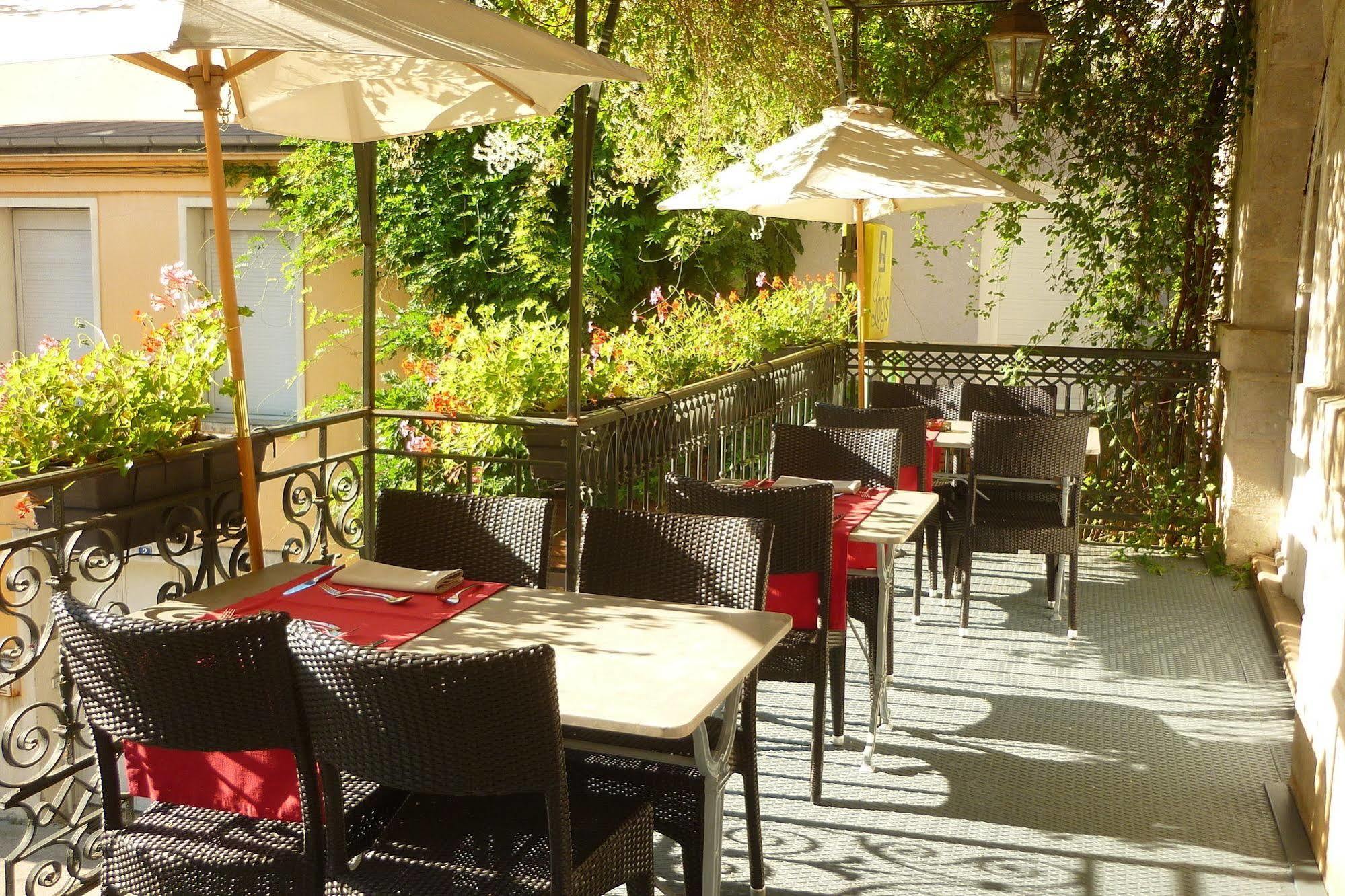 Logis Hotel Des Deux Forts Salins-les-Bains Bagian luar foto