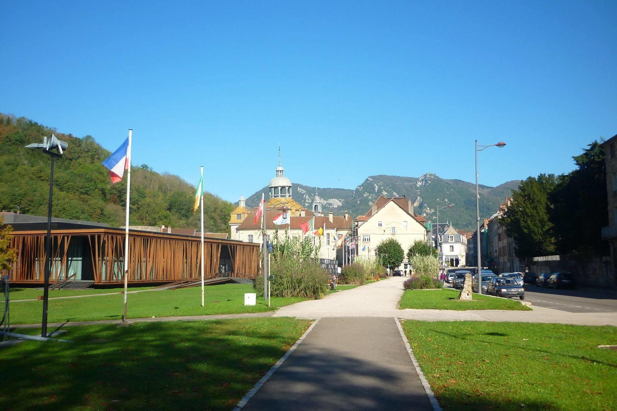 Logis Hotel Des Deux Forts Salins-les-Bains Bagian luar foto
