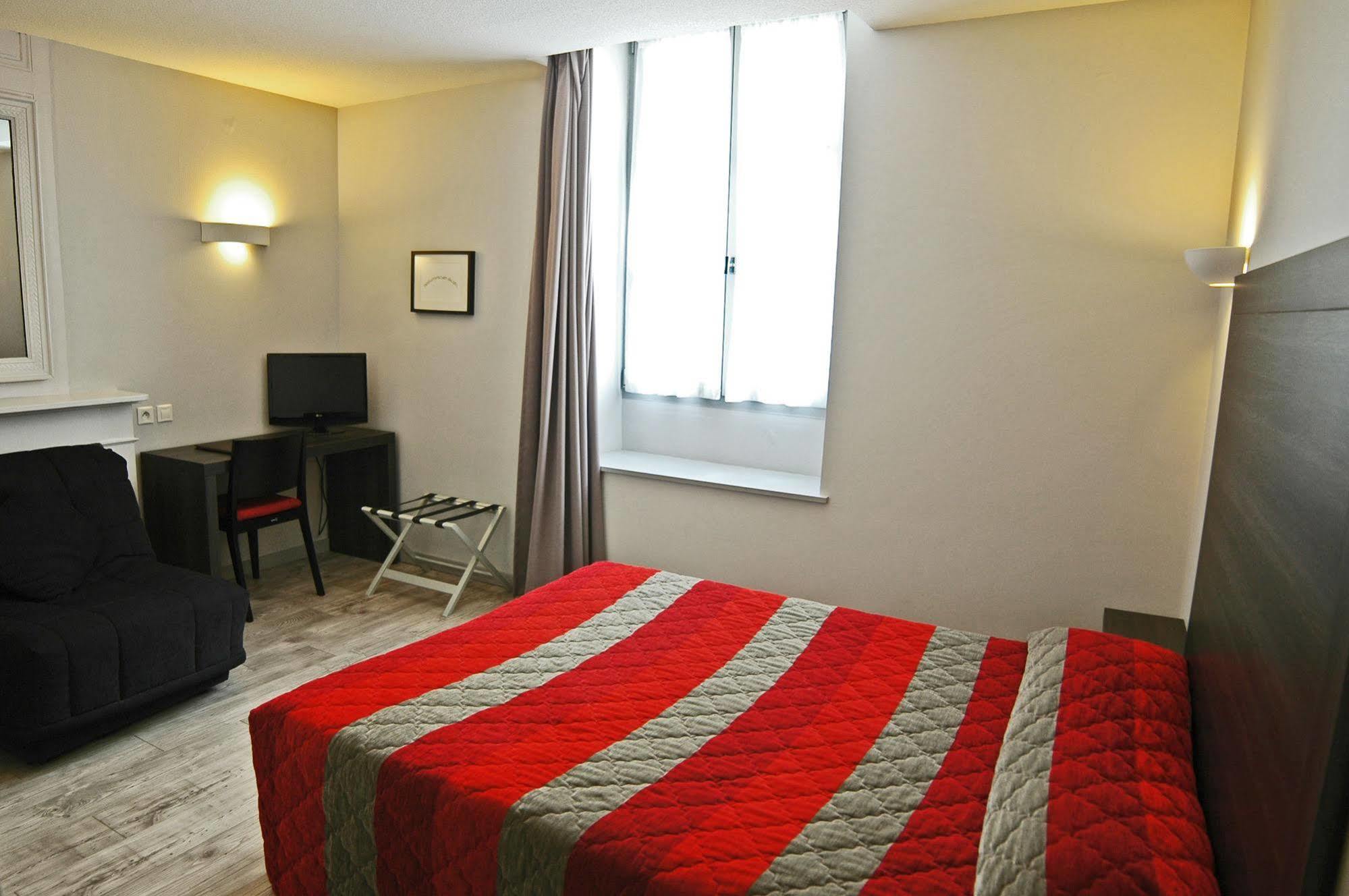 Logis Hotel Des Deux Forts Salins-les-Bains Bagian luar foto