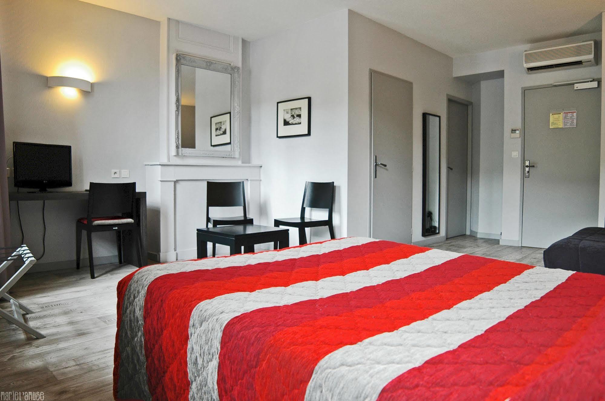 Logis Hotel Des Deux Forts Salins-les-Bains Bagian luar foto