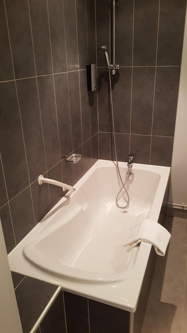 Logis Hotel Des Deux Forts Salins-les-Bains Bagian luar foto